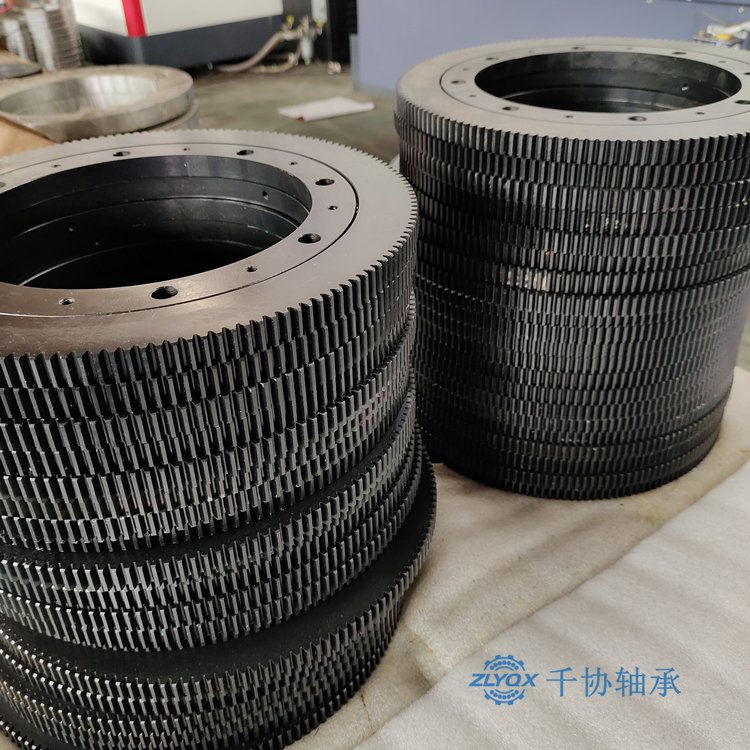 [ZLYQX]轉(zhuǎn)盤軸承底座的結(jié)構(gòu)是怎么設(shè)計(jì)的？