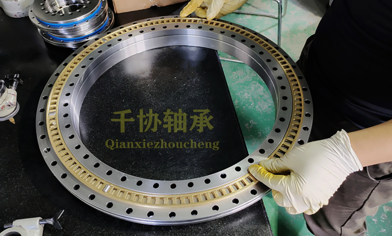 洛陽(yáng)千協(xié)淺談轉(zhuǎn)臺(tái)軸承的結(jié)構(gòu)類別及特點(diǎn)